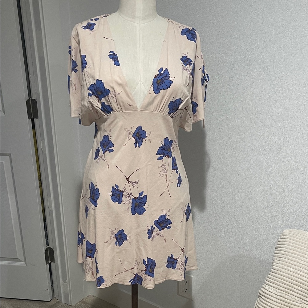 Beautiful Flowy Free People Cream Mini Dress with Blue Floral Print Sz 4